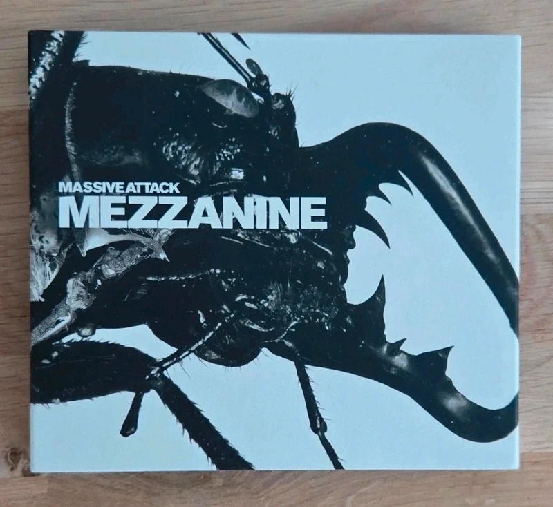 Massive Attack Mezzanine Deluxe 2 cd 2018 Remaster nieuw ingeseald