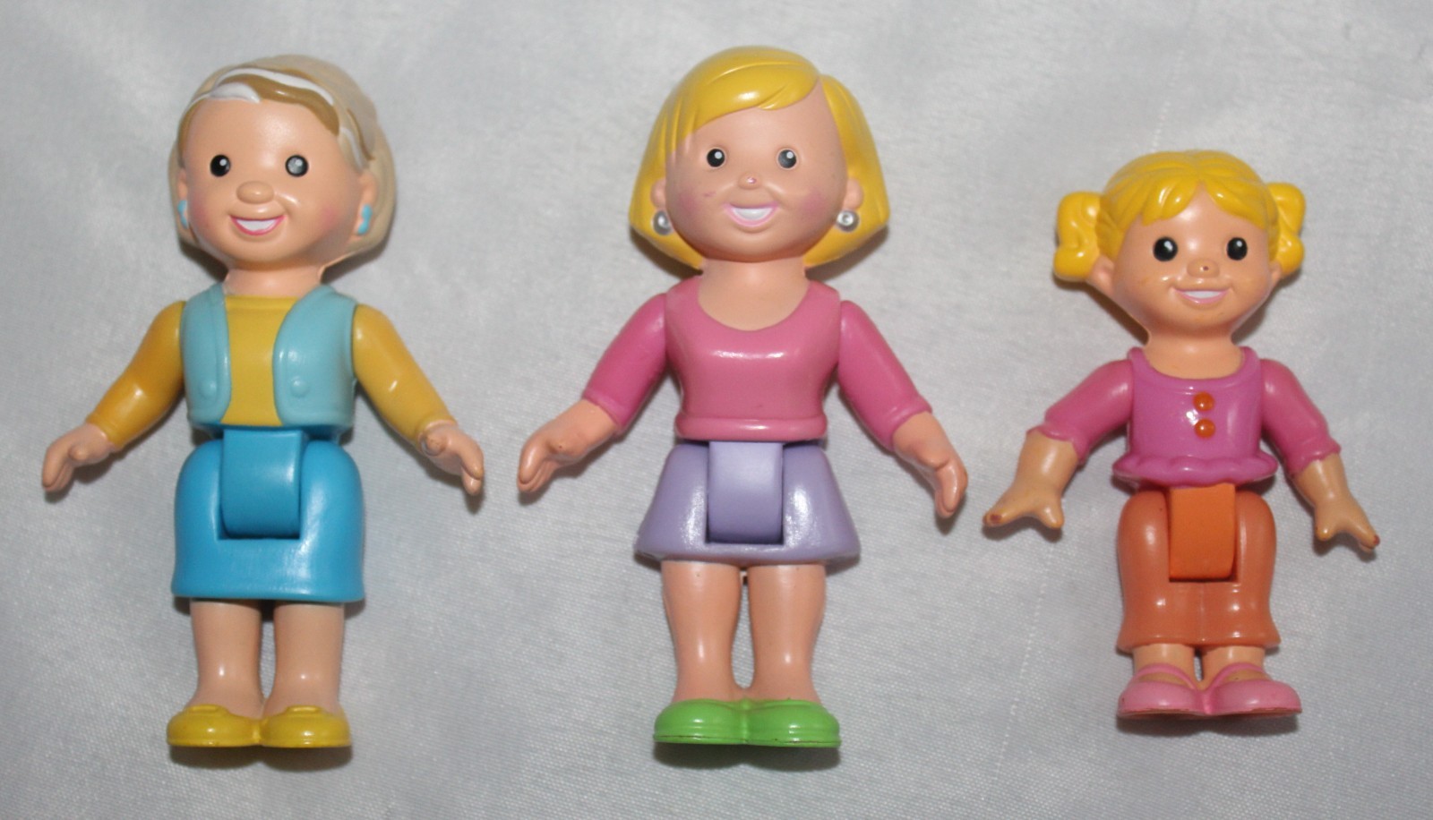 Lotto 3 figurine bambola Fisher Price My First Dollhouse nonna mamma e ragazza