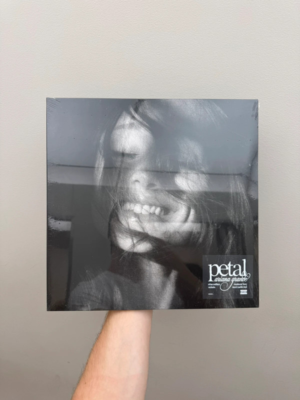vinyle petal urban exclusif ariana grande
