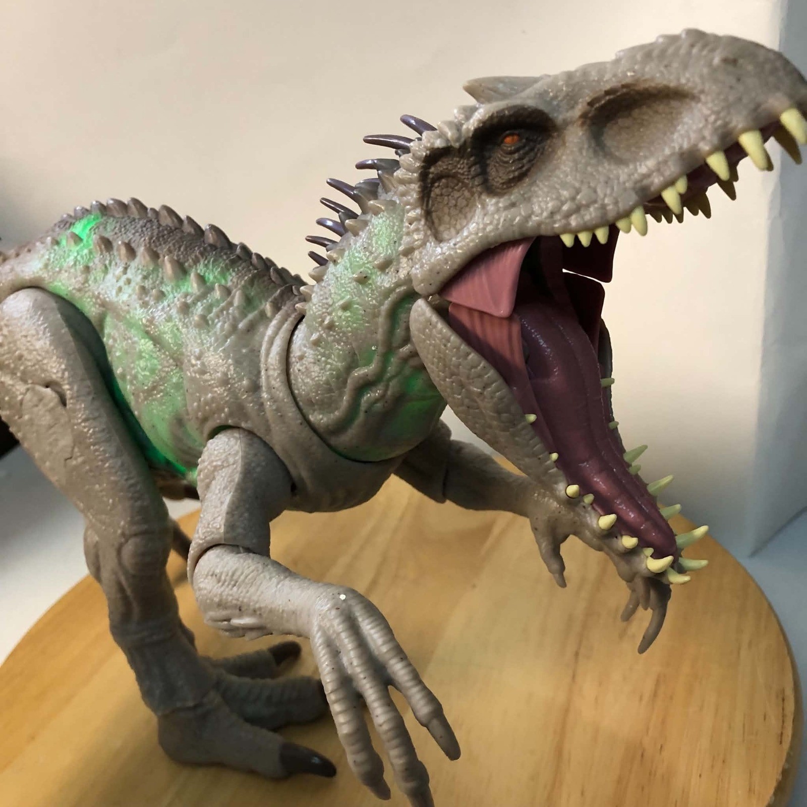 Mattel Jurassic World Indominus Rex Giocattolo 21 in Mimetico N Battaglia Illumina 2022