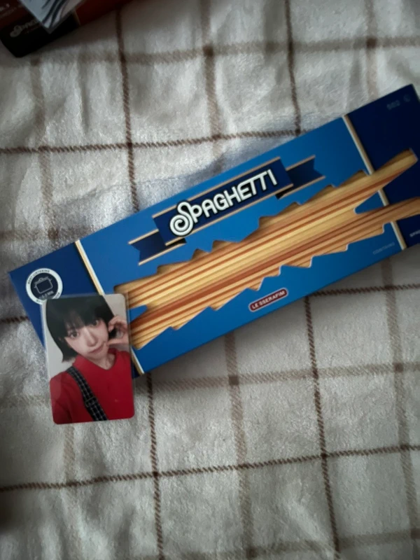 Le sserafim spaghetti album