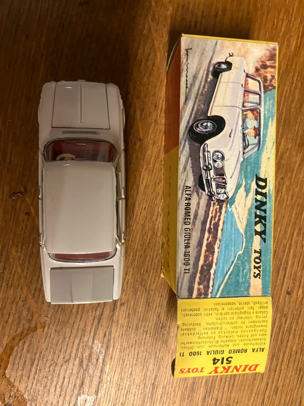 Dinky Toys 514 – Alfa Romeo Giulia 1600 TI blanche + boîte d’origine