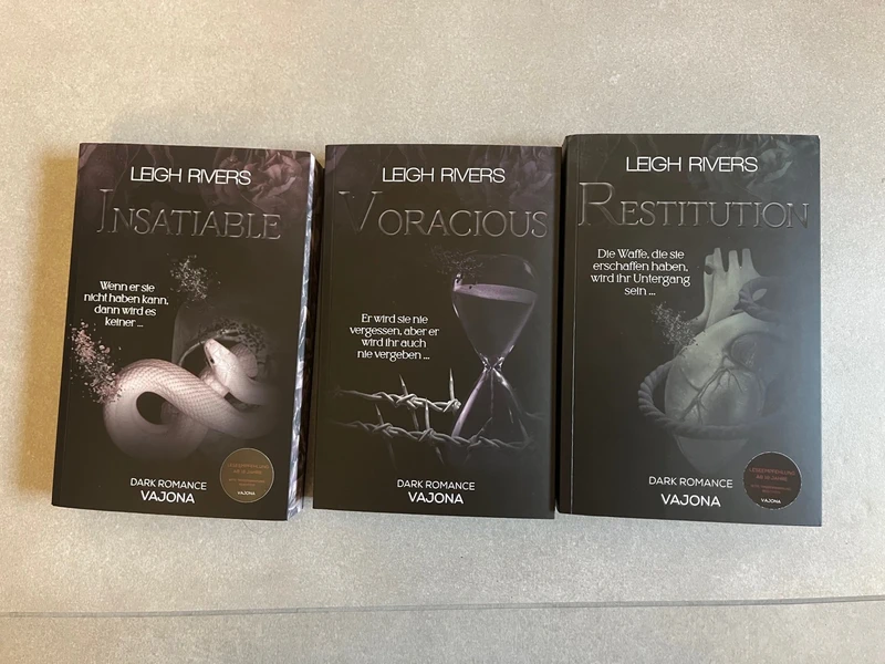 The Edge of Darkness Trilogie von Leigh Rivers