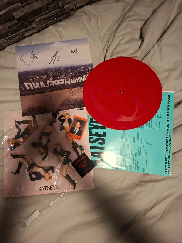 Katseye USA signed WTS or WTT