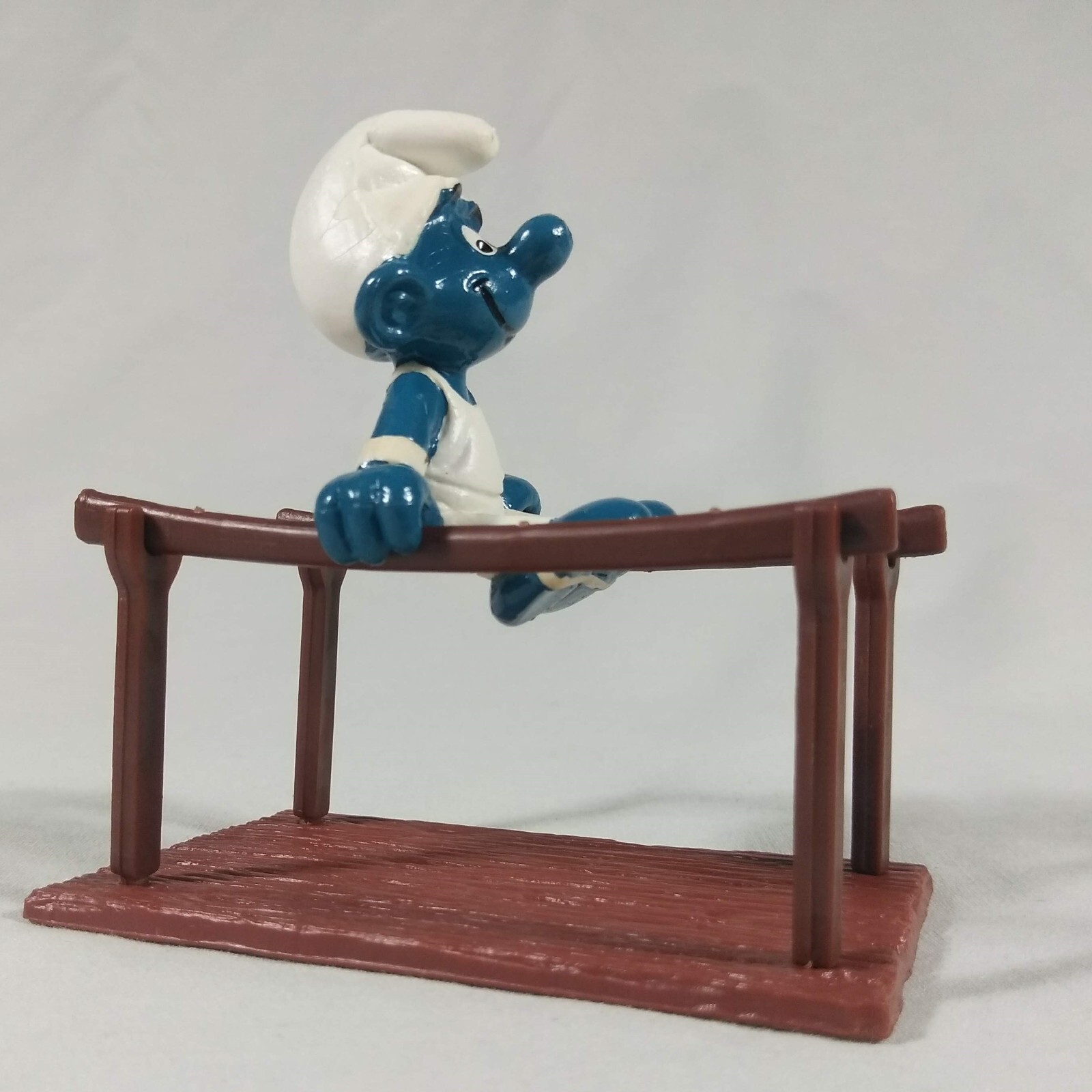 Puffo Super Puffo Ginnasta su Barre Parallele Ginnastica Vintage PVC Figura Anni 80 Giocattolo