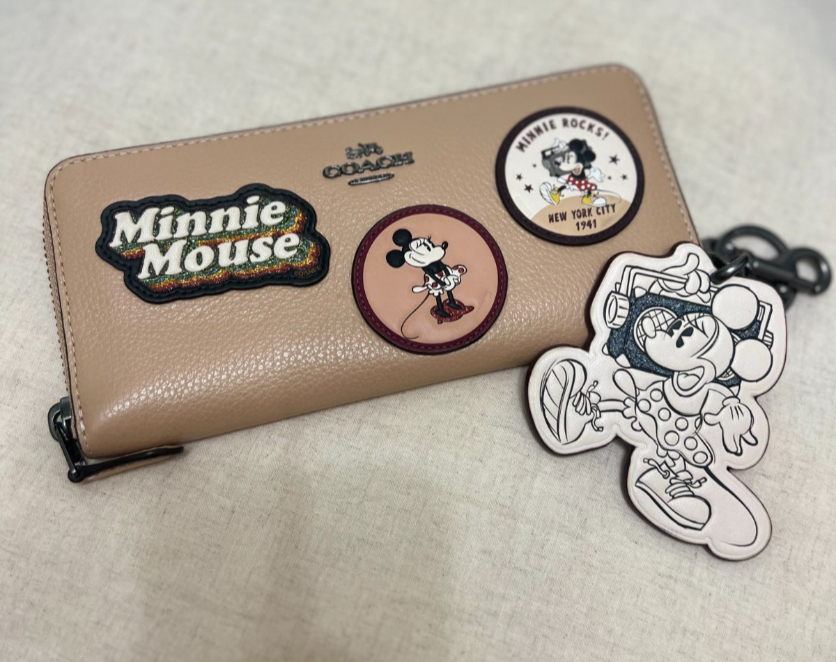 Coach Disney Minnie Mouse Beige/Tan Large Zip Around Wallet X Keychain SET