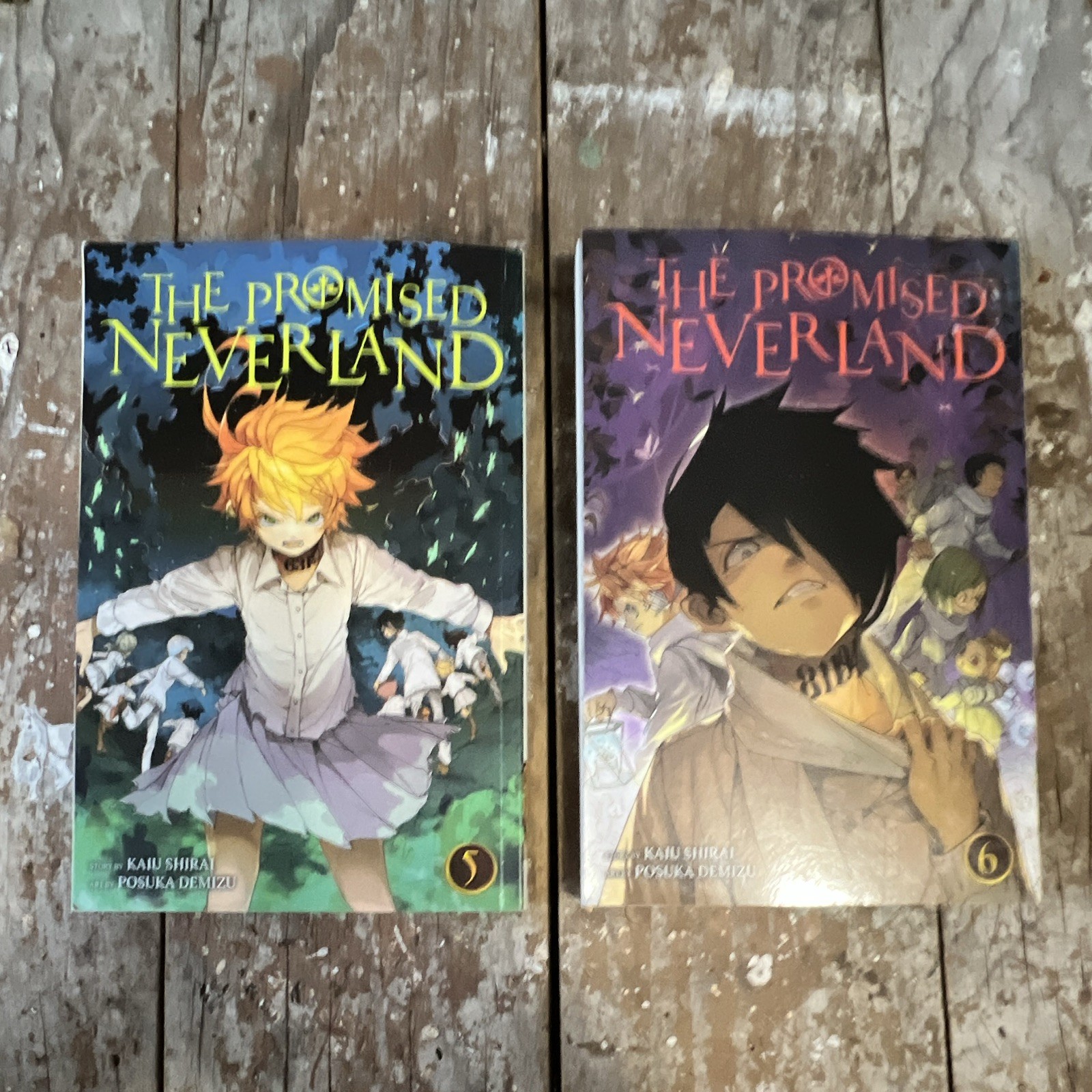 The Promised Neverland Vol. Lotto di 2 manga 5 e 6 copertine morbide inglesi VIZ