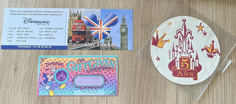 Lot souvenirs vintage Disneyland Paris