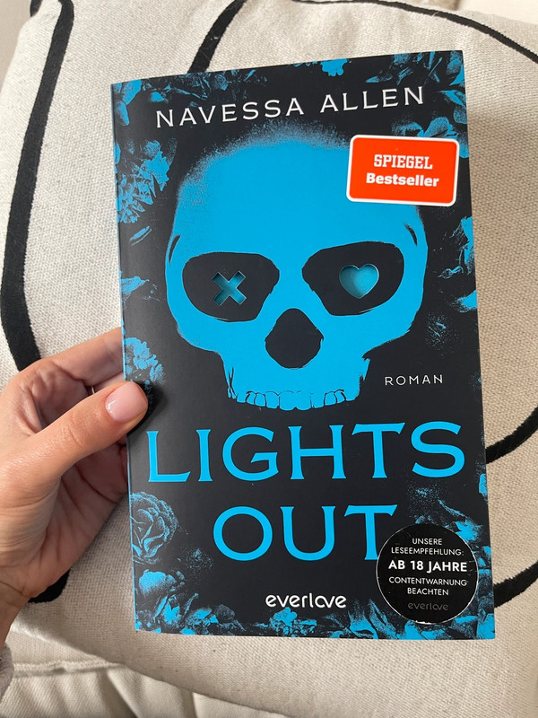 Lights out von Navessa Allen