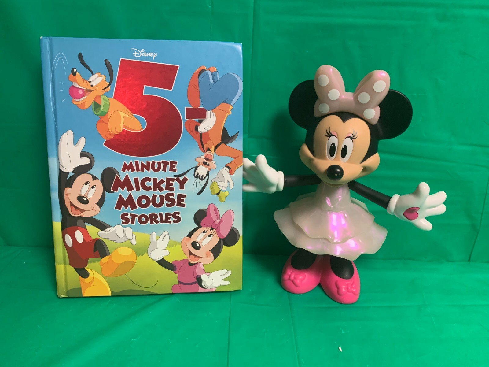 Minnie Mouse - Parlare e cantare - cambia colore + grandi storie di Topolino 5 minuti