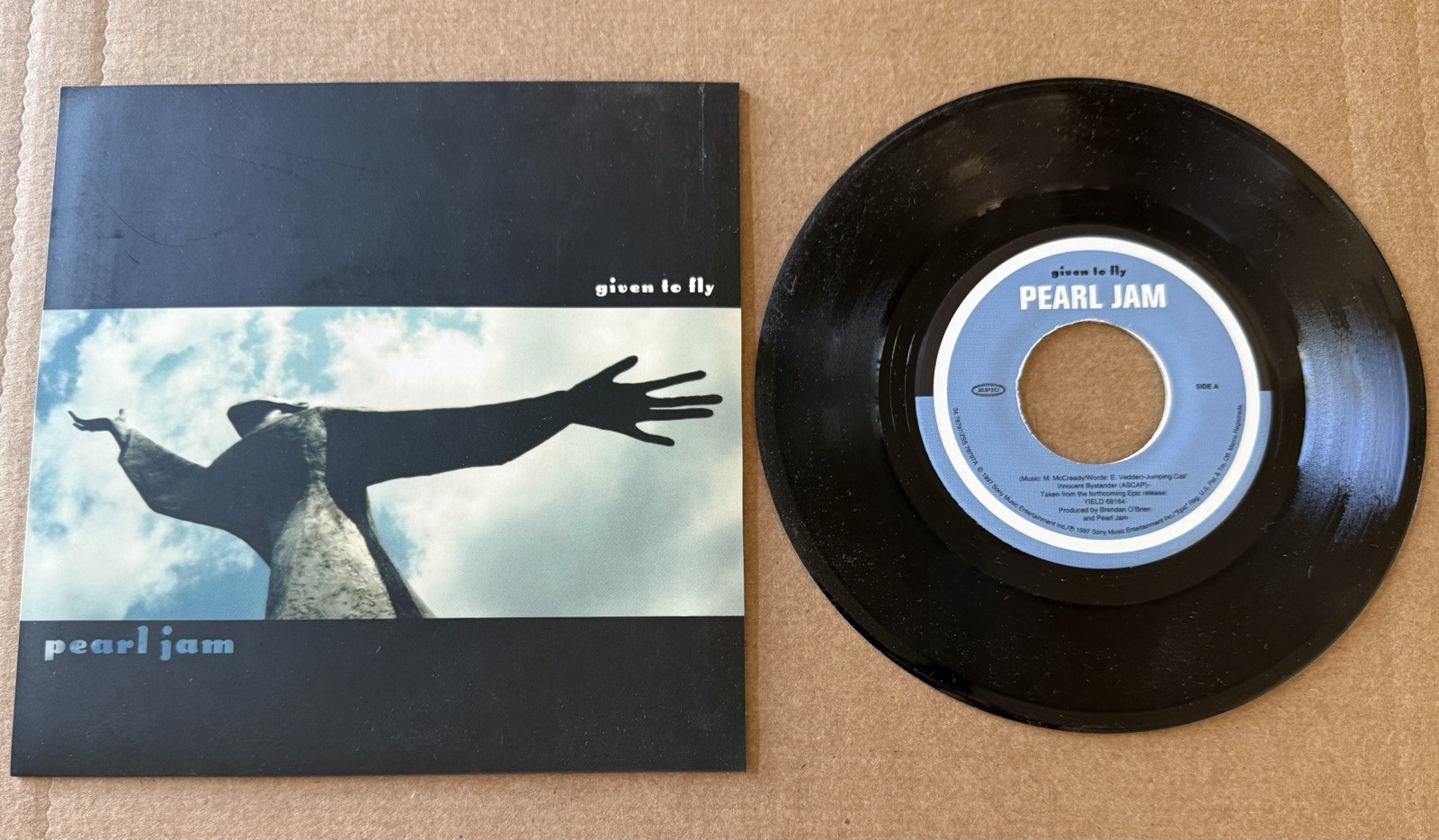 PEARL JAM Given To Fly 7” Vinyl Single 1997 US 1st Pressing Epic 34 78797