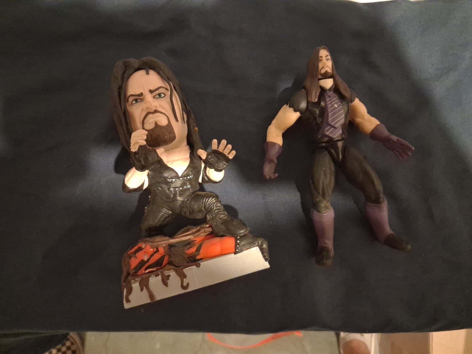 LOTTO 2 giocattoli vintage WWF Undertaker (action figure + statua) JAKKS Pacific 1998
