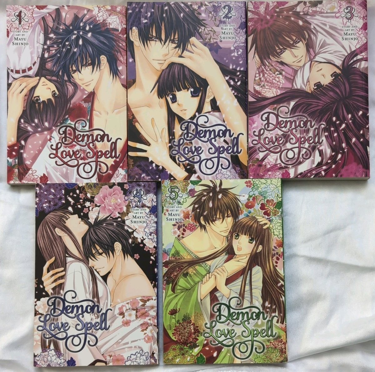 Lotto manga Demon Love Spell Vol 1-5 Mayu Shinjo VIZ Shojo Beat romanticismo inglese 
