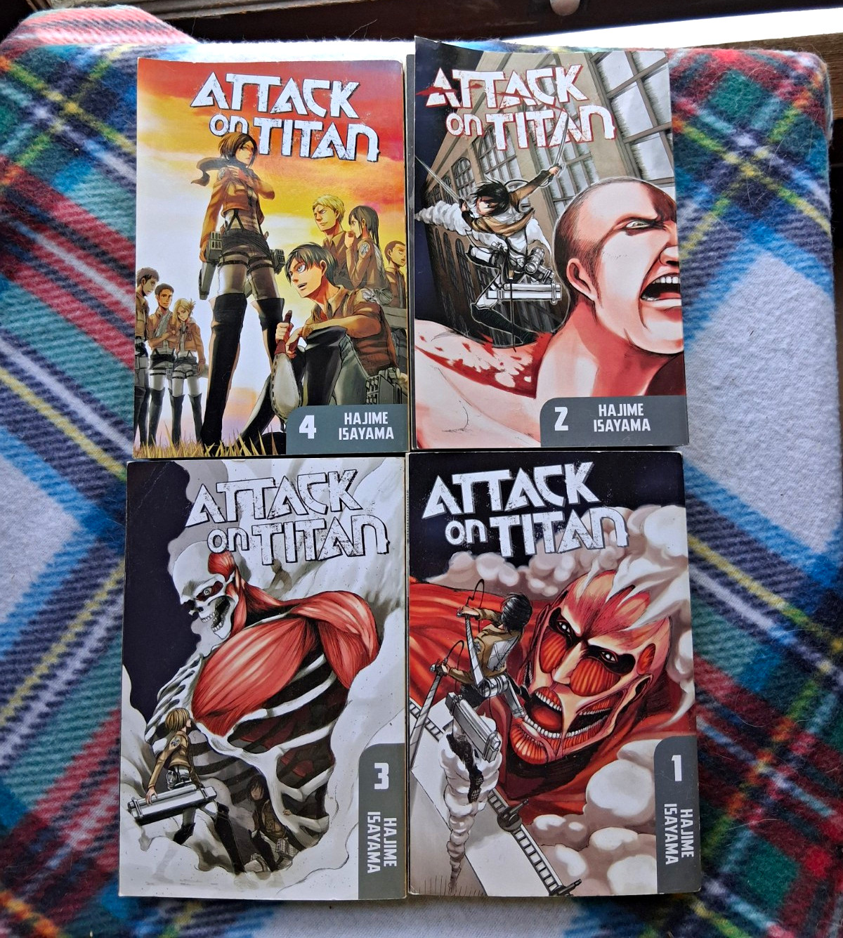 Attack on Titan Vol 1-4 lotto manga inglesi brossura commerciale Hajime Isayama