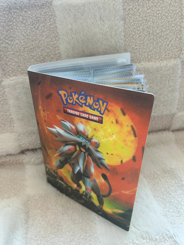 Pokemon map met 100 pokemon kaarten erin
