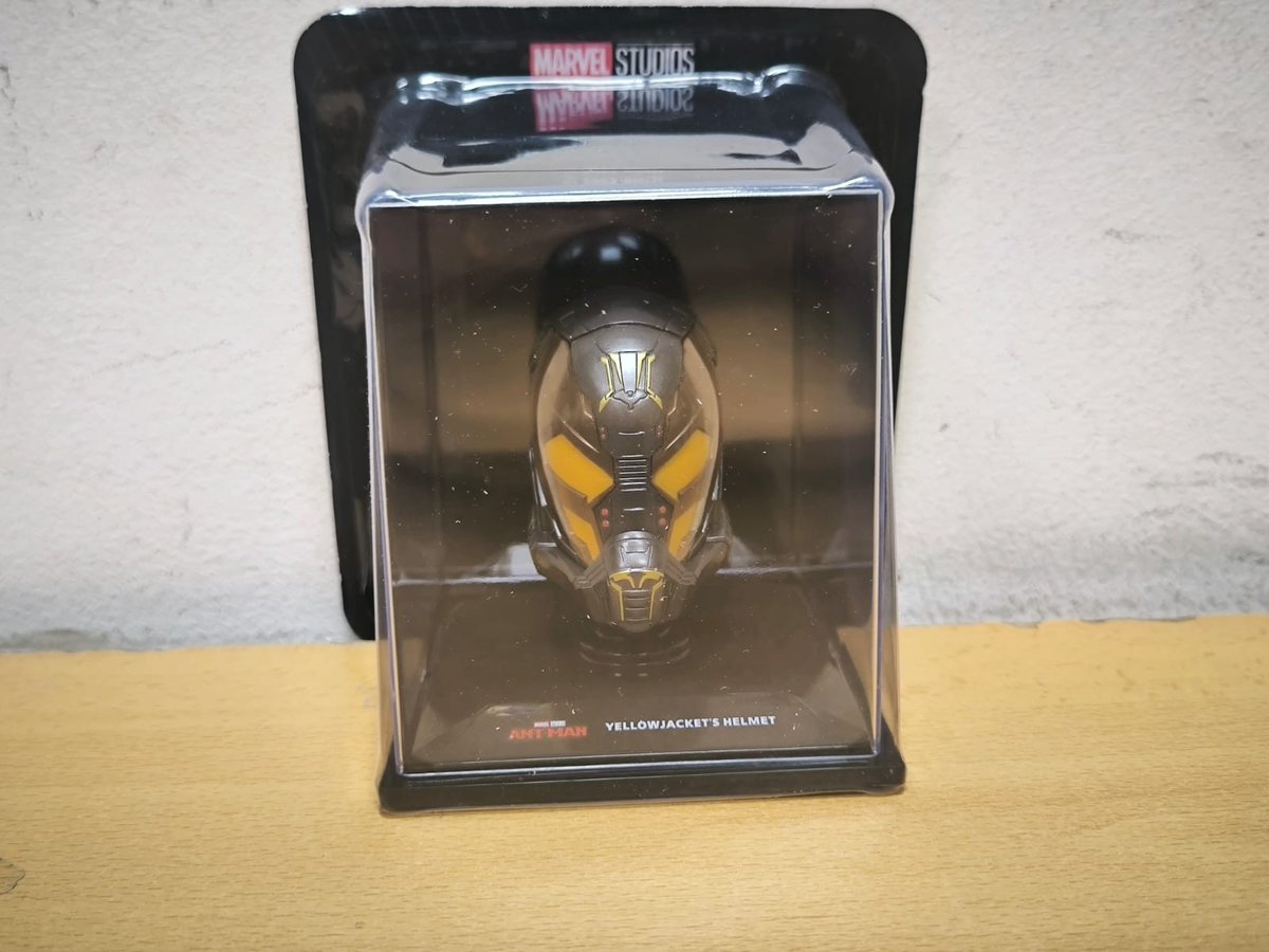 GIACCA GIALLA - CASCO. #27. MARVEL MOVIE MUSEUM CASCHI E ARMI 12 CM