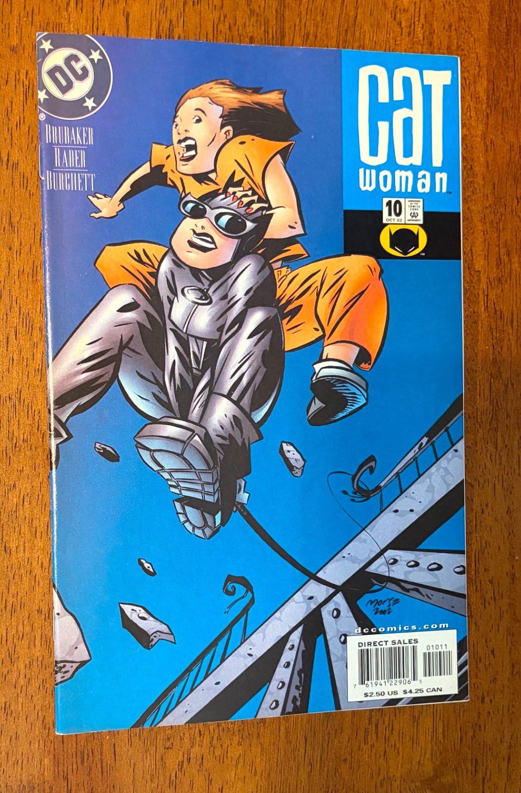 CATWOMAN #10 (DC Comics 2002) -- Ed Brubaker -- VF/NM