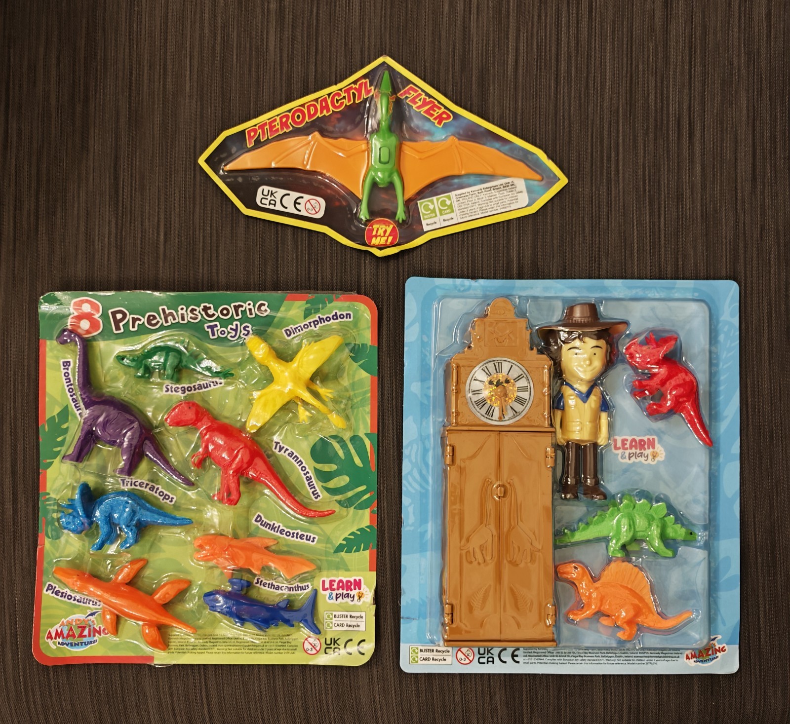 Andy’s Amazing Adventures Museum Orologio Giocattolo Playset Figura Dinosauro Bundle NUOVO