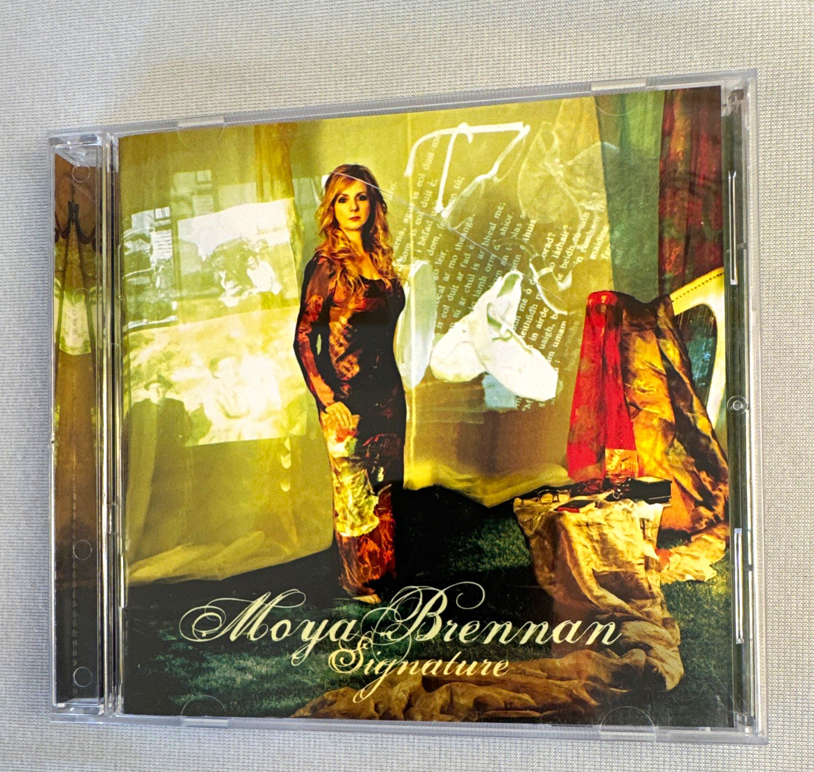 Moya Brennan - Signature CD Album Bonus Track 2020 Sony Import - Near mint 