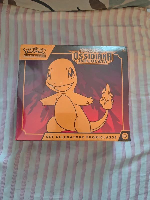 Pokémon Scarlatto e Violetto - Ossidiana Infuocata (Set Allenatore Fuoriclasse) - ITA
