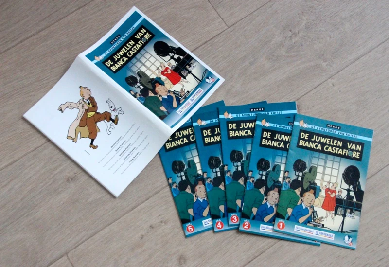 Verzamelmap 2004 met album Juwelen Bianca Castafiore Kuifje Hergé Tintin Nieuwsblad