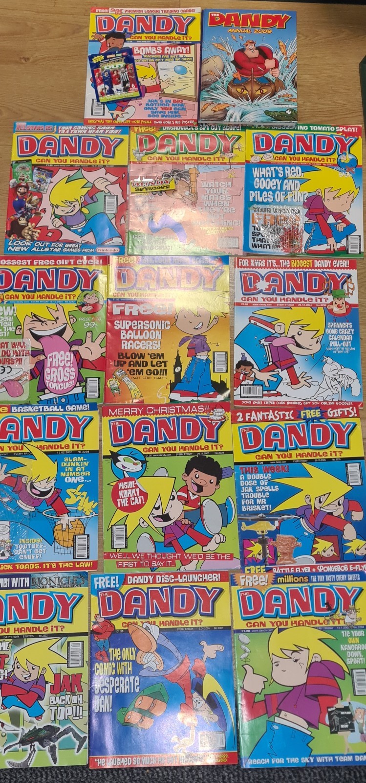 The Dandy comics 2005 & 1 Dandy 2009 annual  bundel Joblot Comics  × 14 + gift