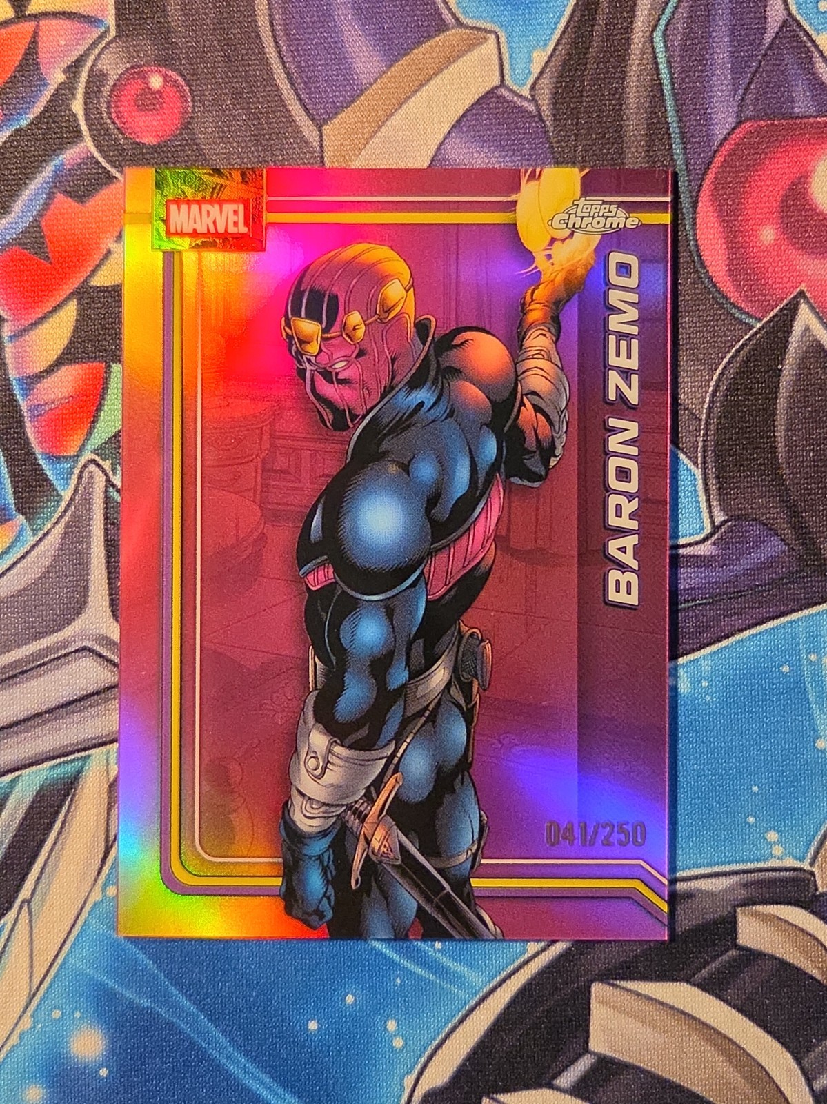 2026 Baron Zemo Topps Chrome Marvel rifrattore rosa /250 #009