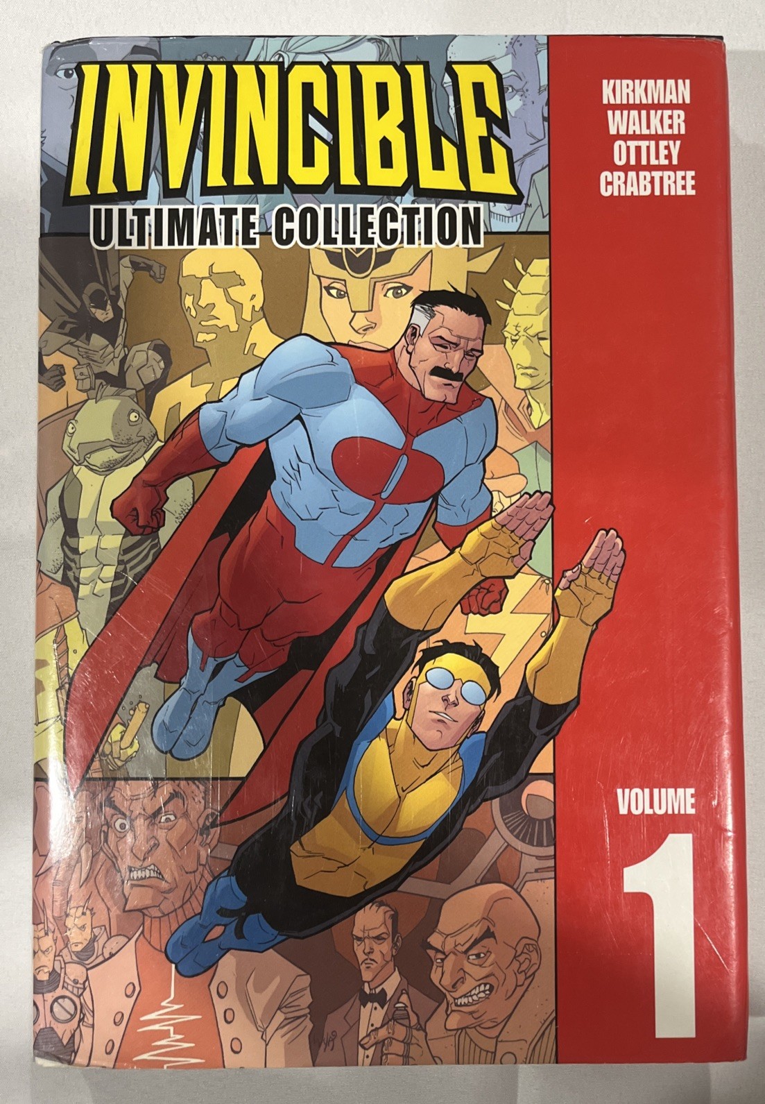 Invincible: Ultimate Collection Volume 1 copertina rigida (2005, Image Comics)