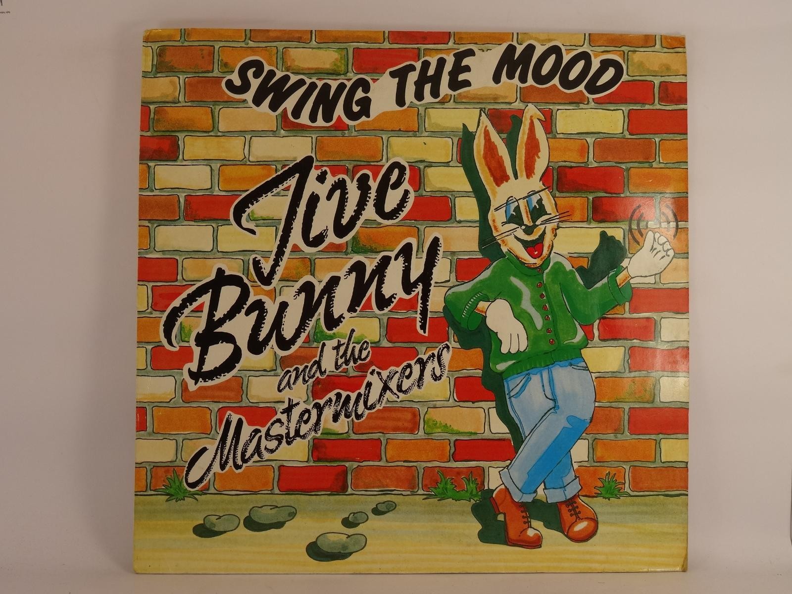 JIVE BUNNY AND THE MASTERMIXERS SWING THE MOOD (217) 3 Track 12" Single plus Pic