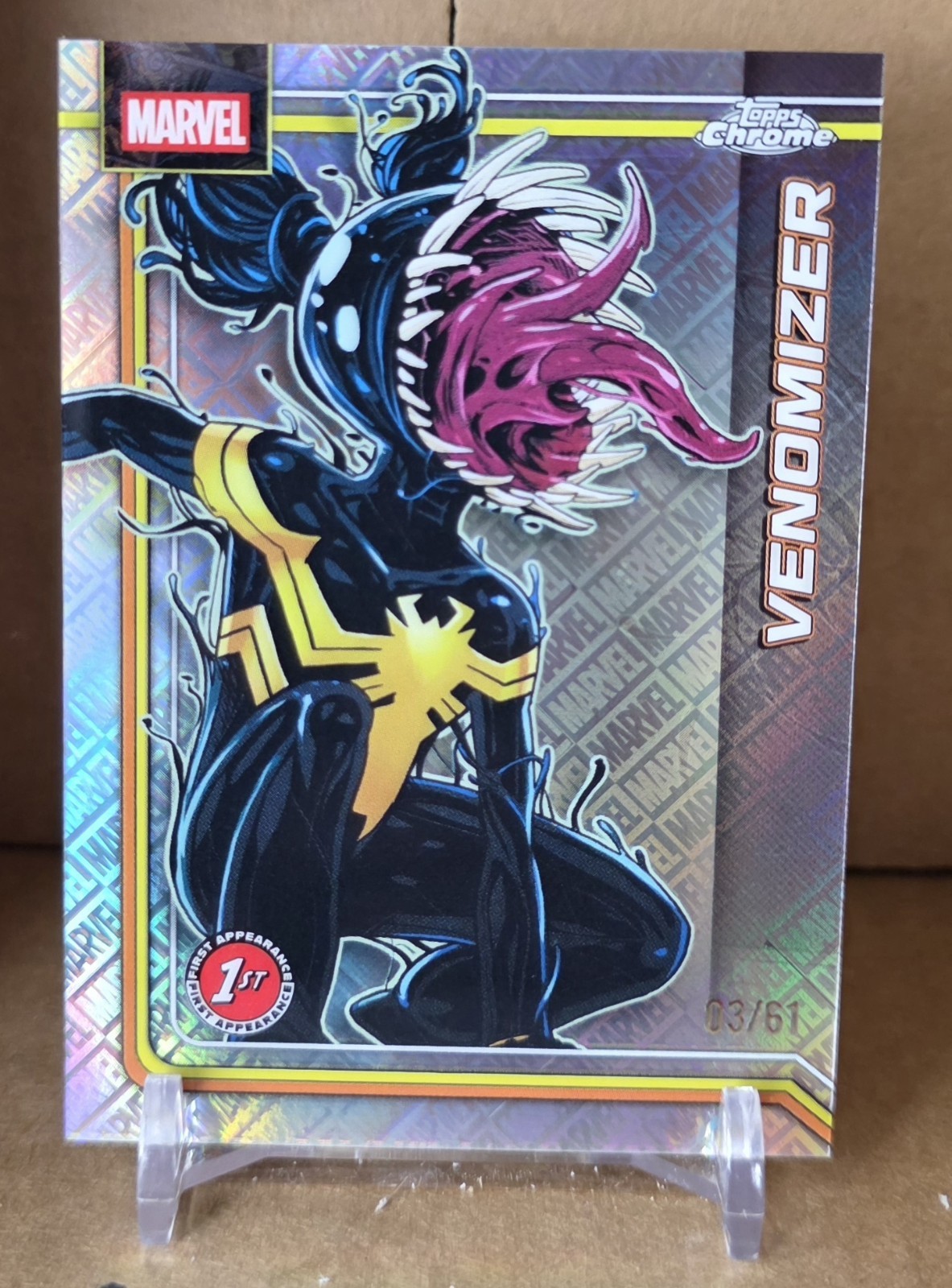 2026 Topps Chrome Marvel Venomizer Marvel Logo Fractor #188/61 prima apparizione
