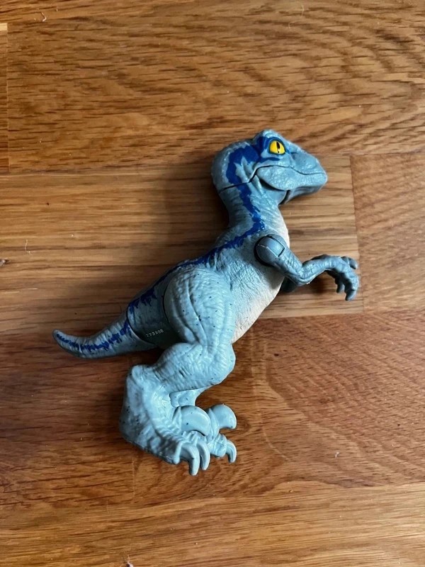 Jurassic World Mattel Blue Velociraptor articulated limbs and mouth
