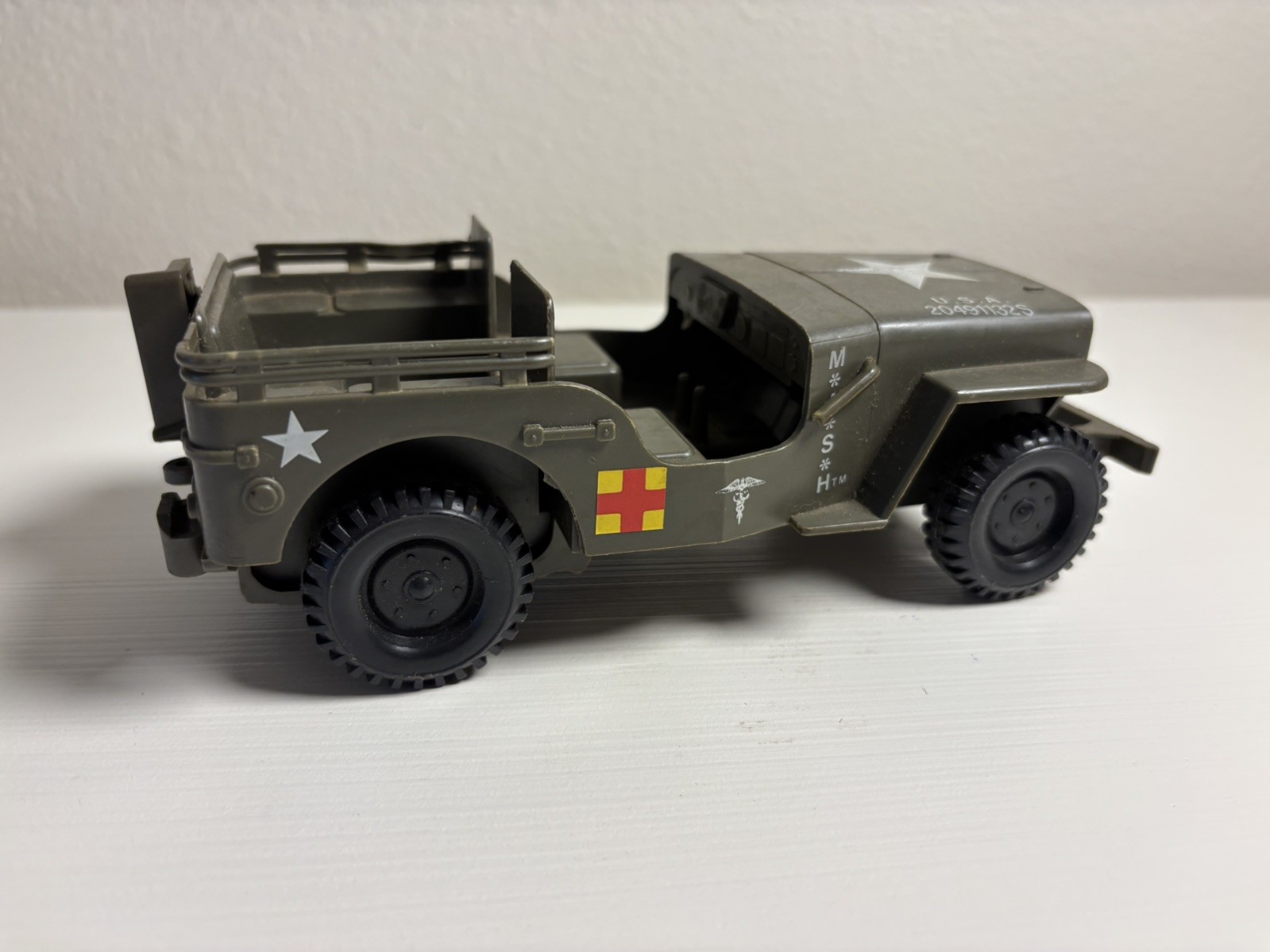 Modellino Jeep unità medica MASH 4077 1982 per 3,75"