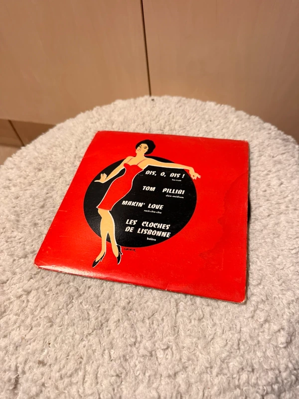 vinyle Club National du disque Les cloches de Lisbonne Makin’ love Dis, o, dis Tom Pillibi 45 tours