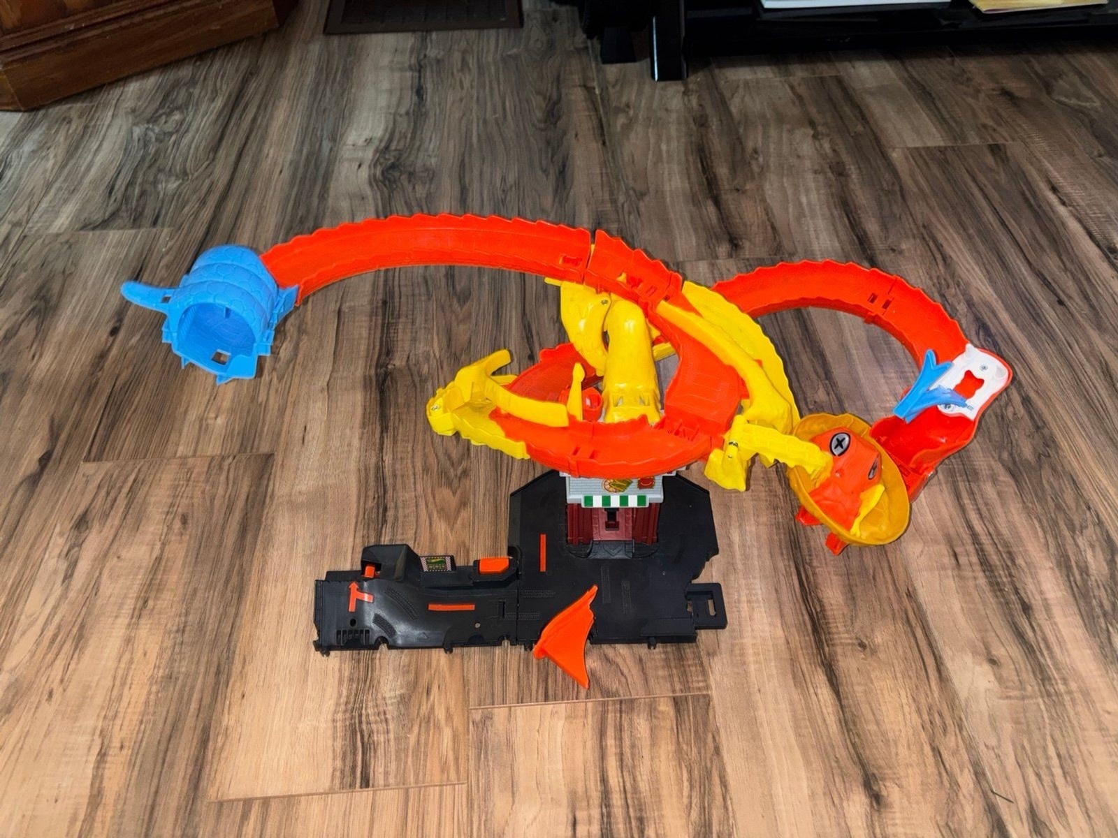 HOT WHEELS CITY PIZZA SLAM COBRA ATTACCO PLAYSET