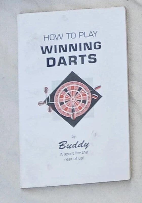 Livro em inglês "How to Play Winning Darts"