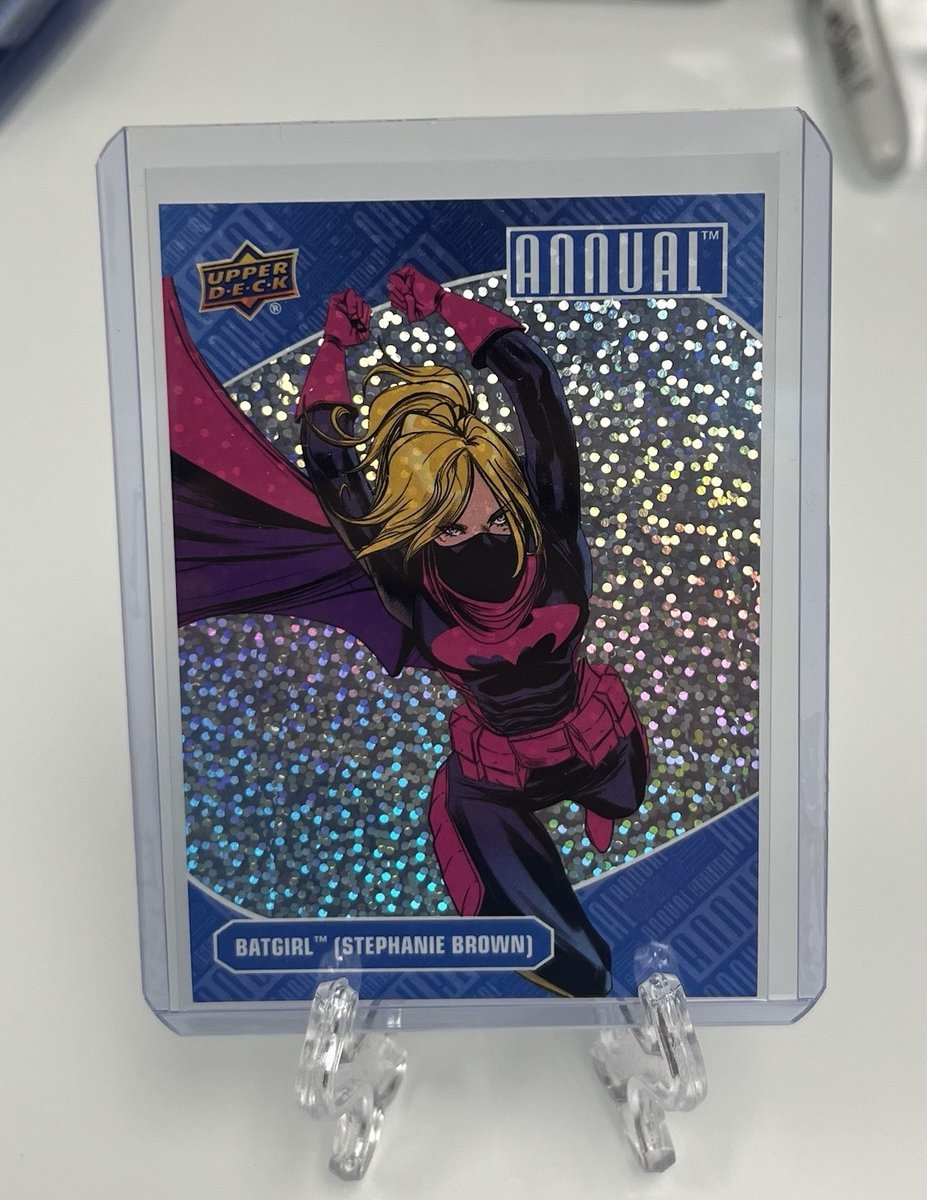 Upper Deck (2023-24) DC - Carta annuale (Silver Sparkle) BATGIRL (Stephanie Brown)