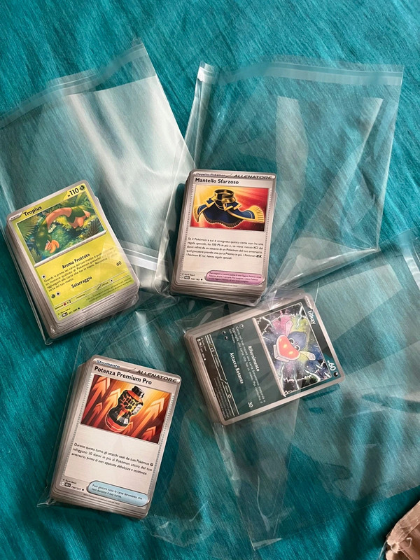 Lotto di 50 carte pokemon comuni