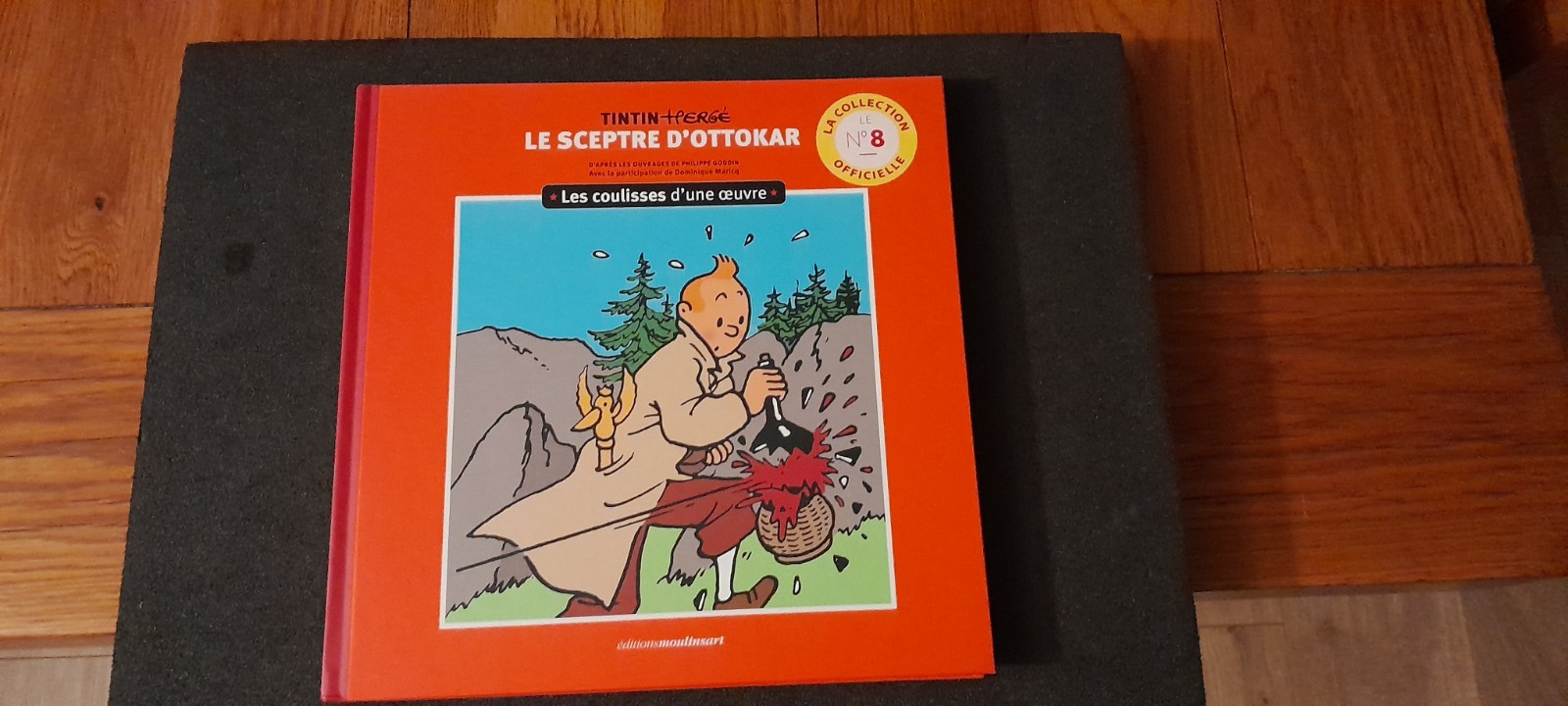 TINTIN : LIVRE LE SCEPTRE D OTTOKAR   LES COULISSES D UNE OEUVRE TOME 8