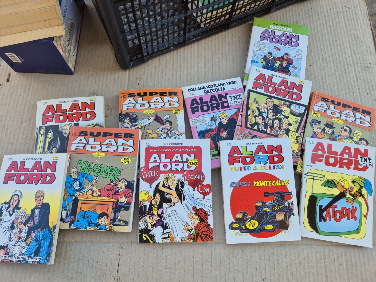Alan Ford lotto fumetti 10 albi + Super Alan Ford Raccolta Max Bunker 2005 ITA