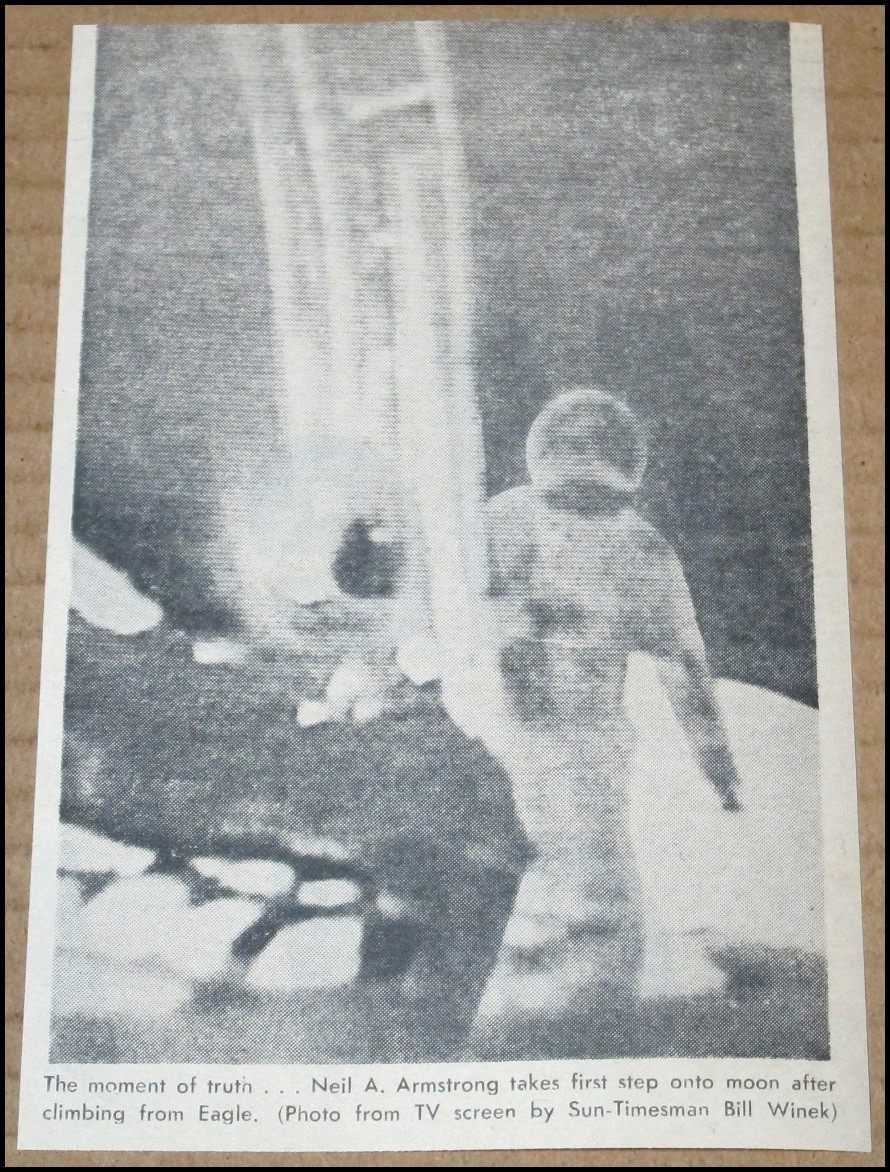 1969 Neil Armstrong ritaglio giornale foto 4,5"x7" Apollo 11 uomo sulla luna vintage