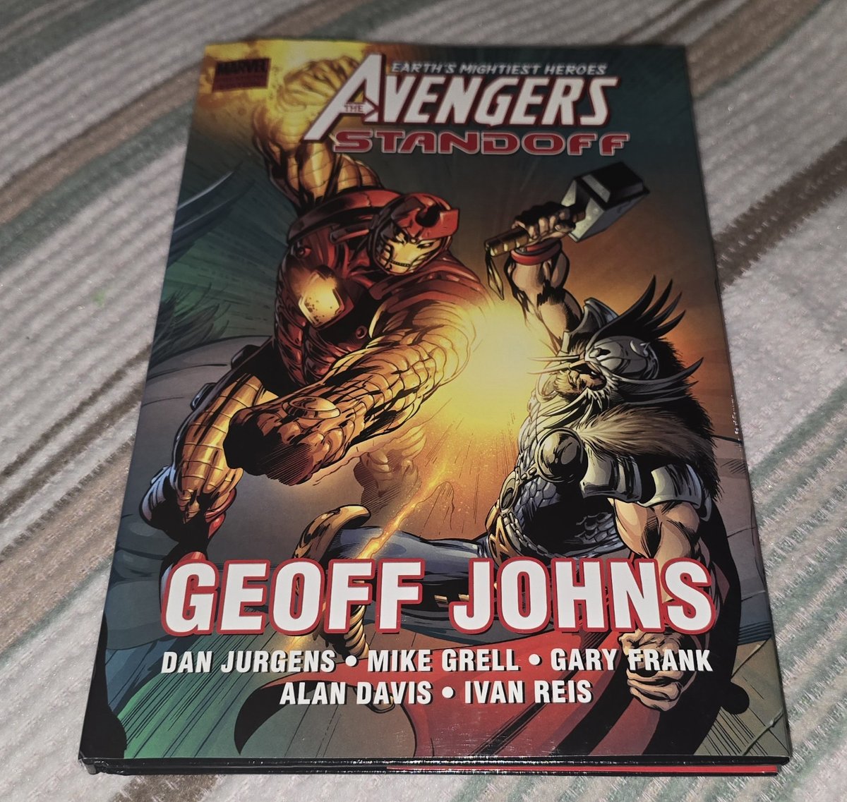 Avengers Standoff Hardback Hard Cover Back HB HC First Print Graphic Novel Reis