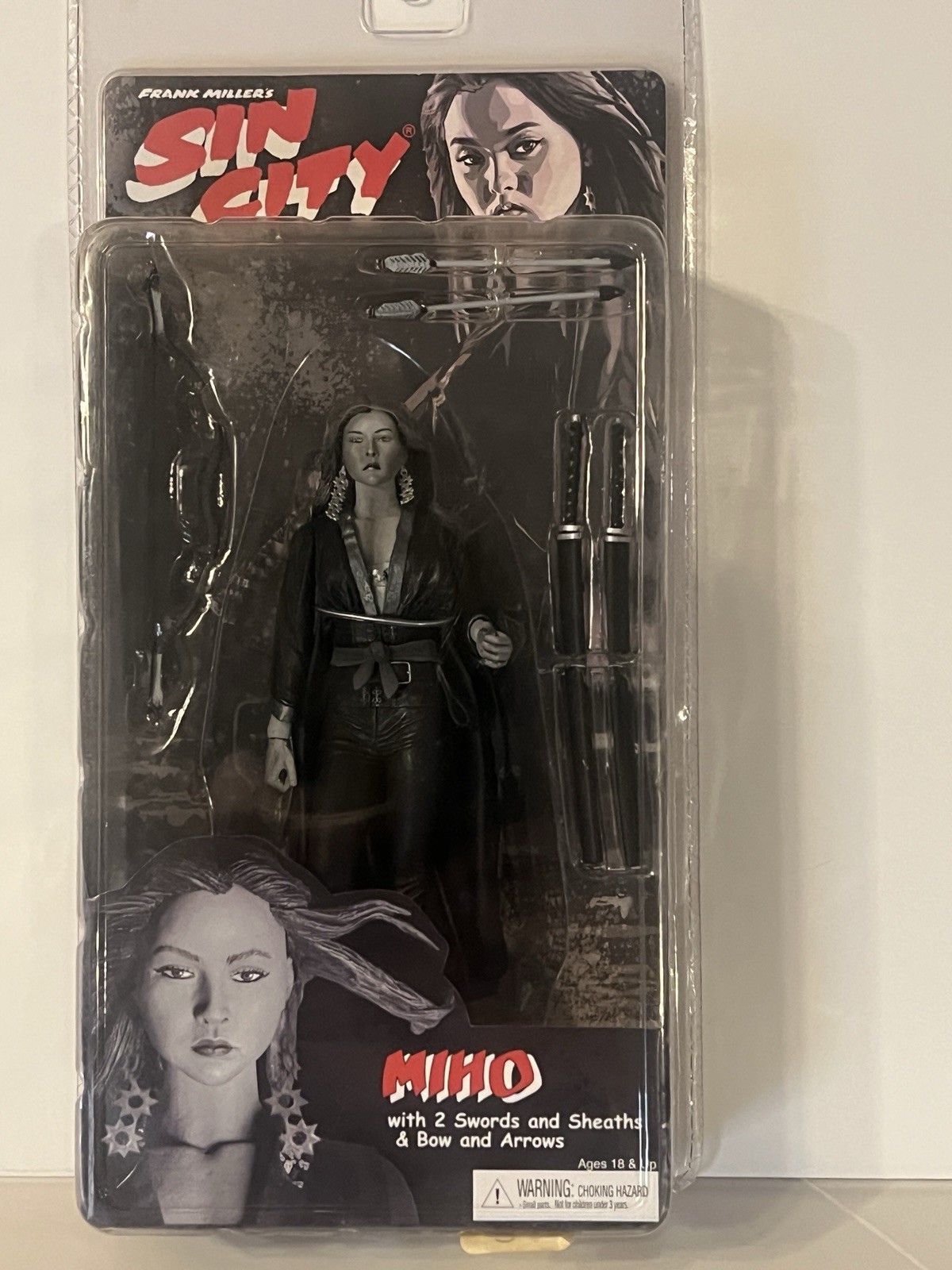 Modellino Sin City Miho B&W Variant NECA 2005 con spade arco frecce fuori produzione nuovo