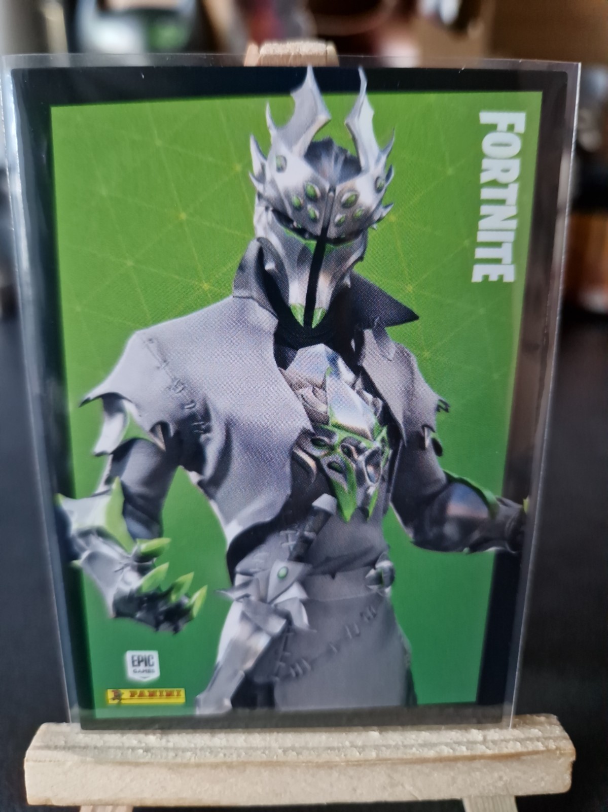 Rogue Spider Knight #143 Legendery Outfit - PANINI Fortnite Reloaded 2020