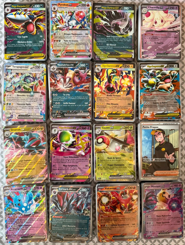 Lot de 65 cartes Pokémon FR - 10 holo/reverse - 1 EX sous sleeve