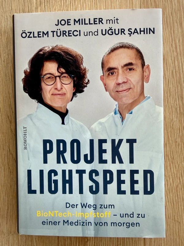 Projekt Lightspeed – BioNTech Impfstoff | Joe Miller
