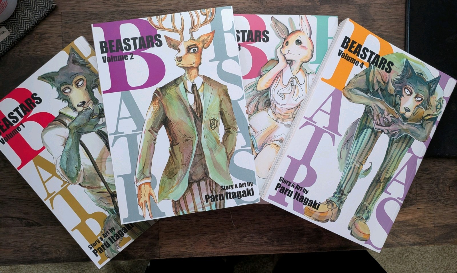 Beastars inglese, vol. 1-4 di Paru Itagaki. 