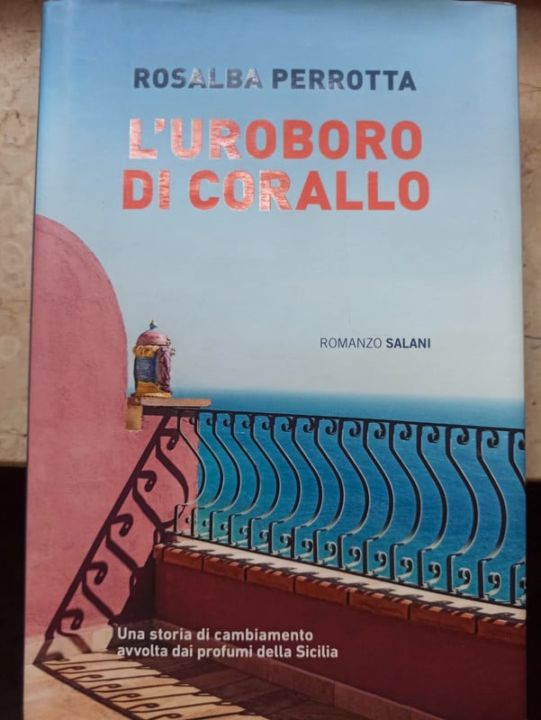 L'uroboro di corallo di Rosalba Perrotta