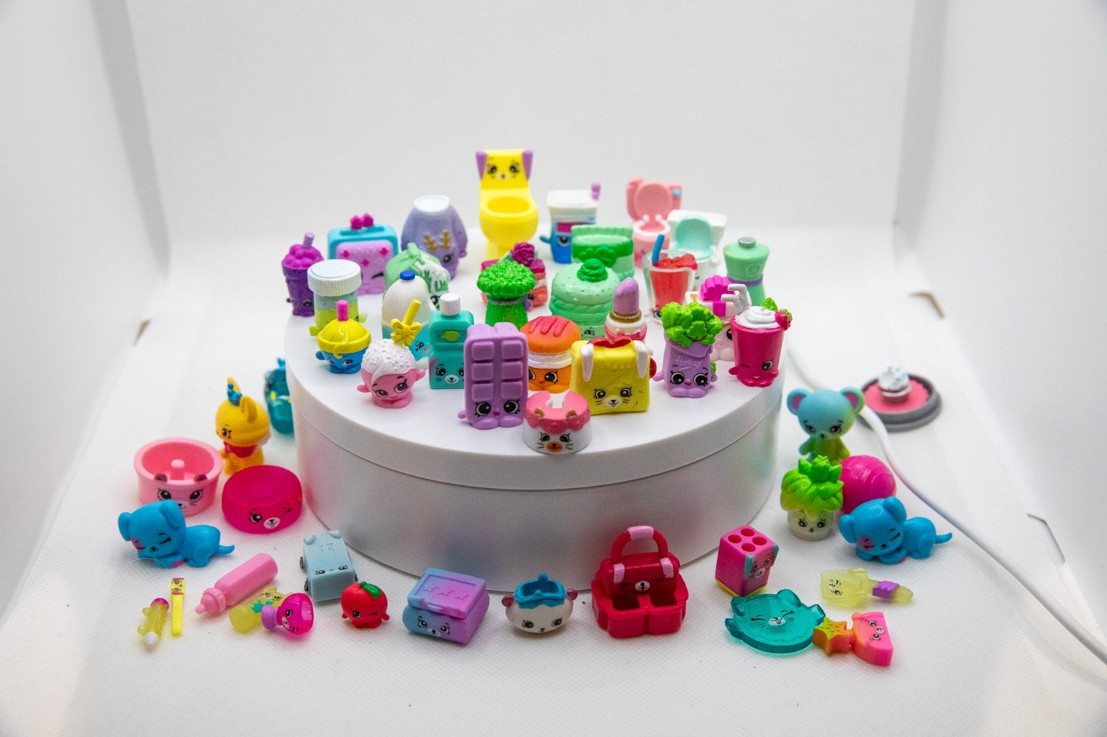 Shopkins Miniature Toys Series 1 to 5 - Lot of 50 figures