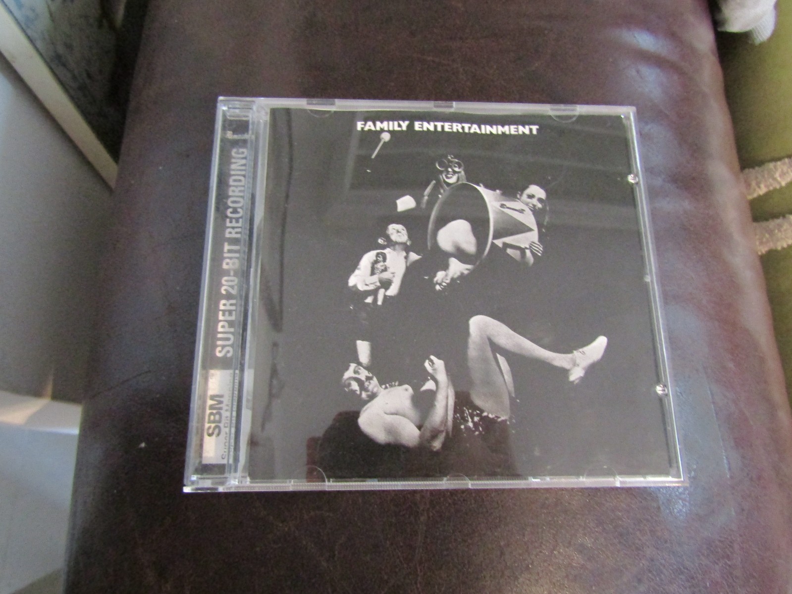 CD , FAMILY ENTERTAINMENT [SUPER 20-BIT RECORDING]PLAAYS WELL