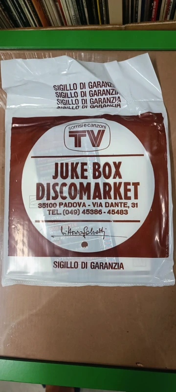 Busta TV Sorrisi e Canzoni contiene sette 45" da Juke Box con cartellini Nuova